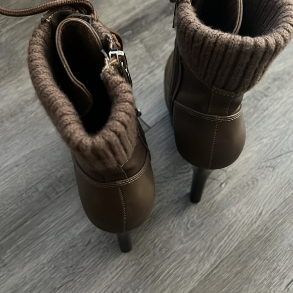 Jennifer Lopez Boot Heels - Picture 5 of 7